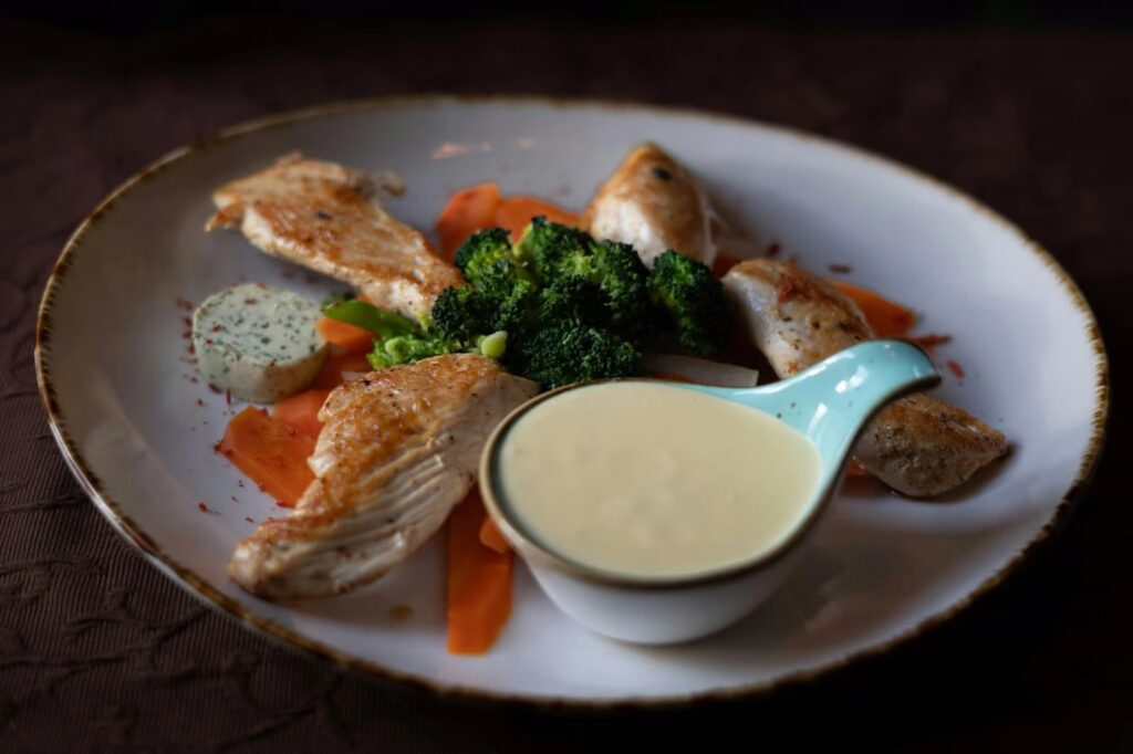 Gezonde airfryer maaltijd met kip en broccoli voor studenten