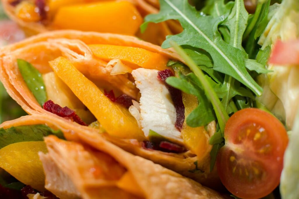 Gezonde airfryer wrap met kip en groente voor studenten