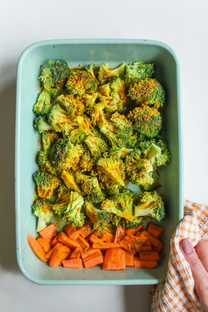Verse groenten zoals broccoli en wortel voor gezonde airfryer recepten